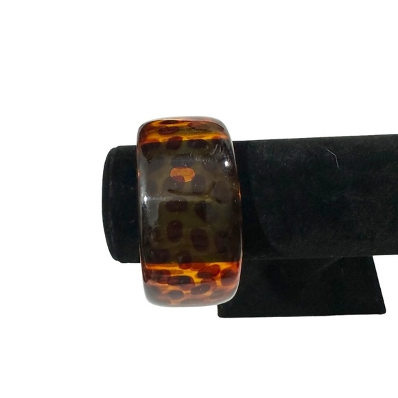 Vtg Signed Joan Rivers Faux Tortoise Leopard Cheetah Print Lucite Chunky Bangle - Picture 9 of 16